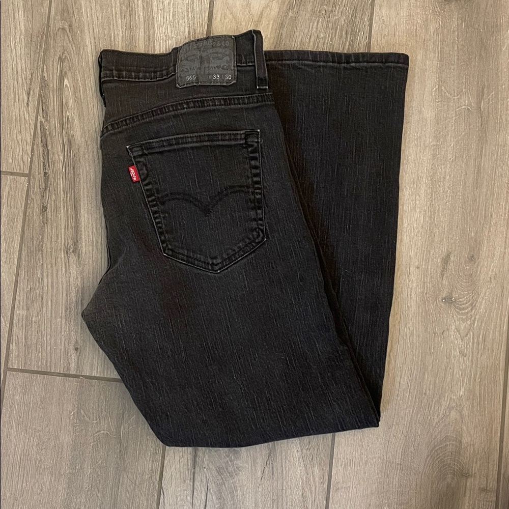 Levi's 569 relaxed fit, straight-leg jeans size 33 and an inseam of 30.